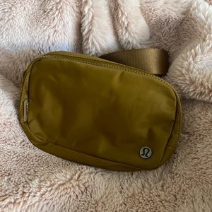 Lululemon Everywhere Belt Bag